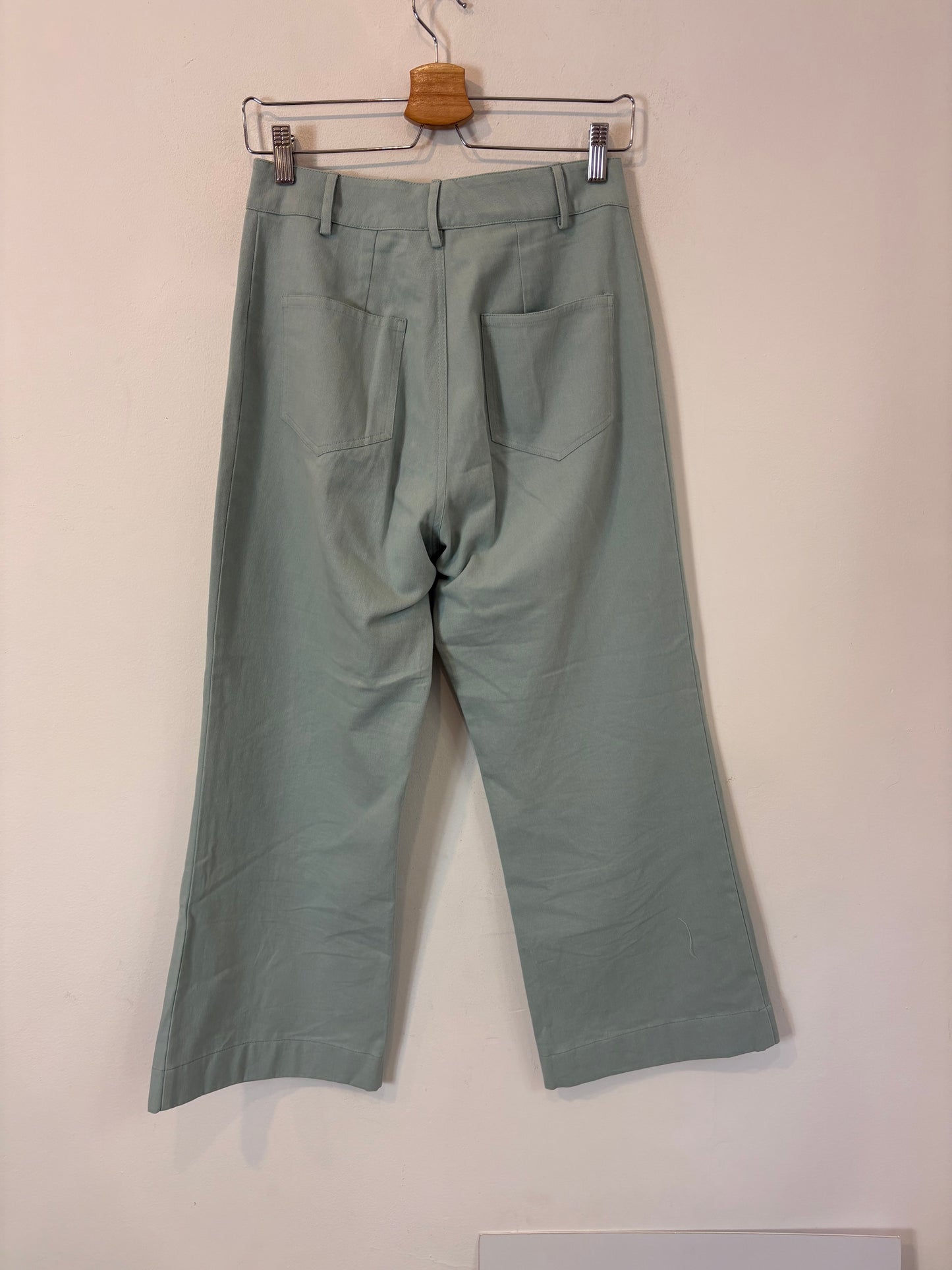 Pantalón azul claro bolsillos