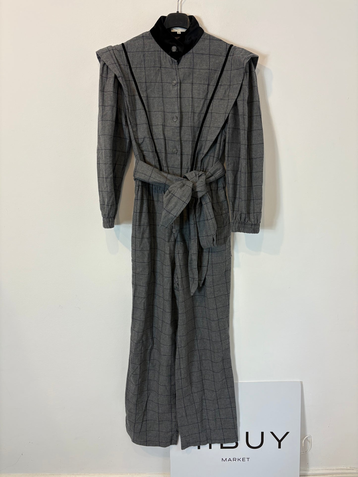 MARIETH. Grey velvet jumpsuit with removable sleeves.