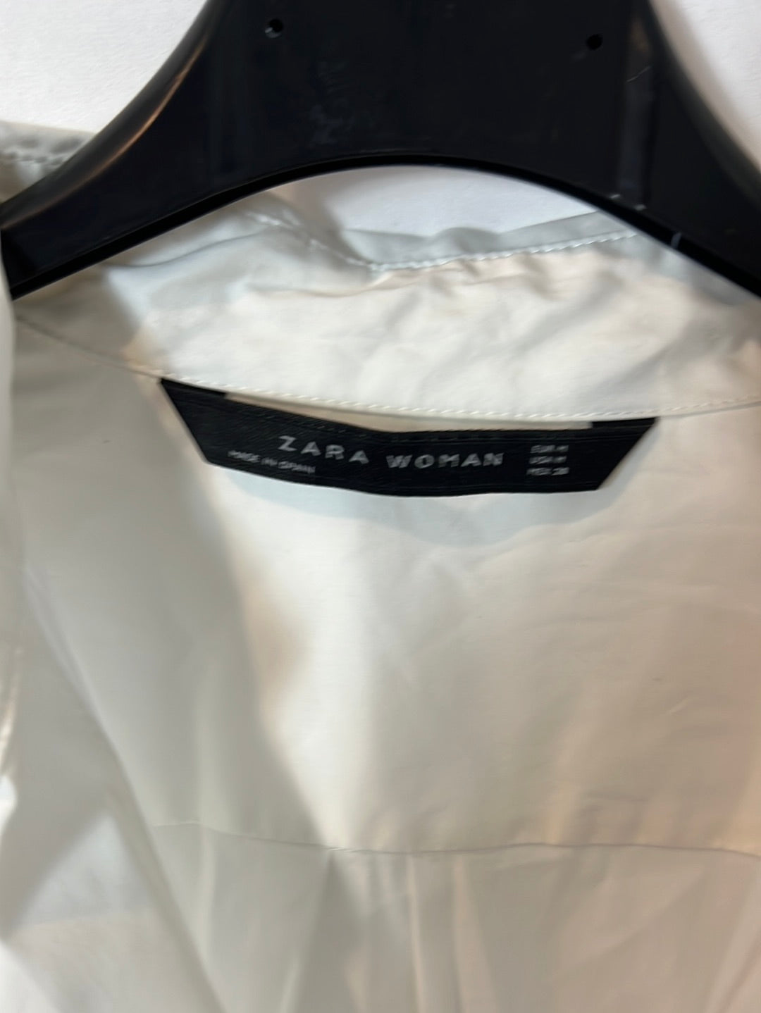 ZARA. Camisa blanca larga asimétrica. T. M