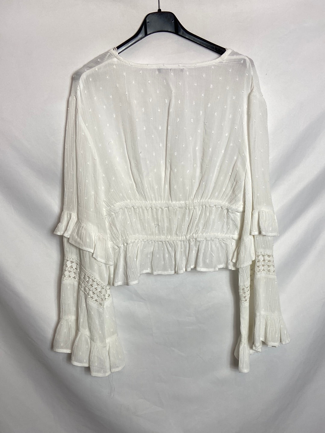 BERSHKA. Sobrecamisa blanca volantes T.XS