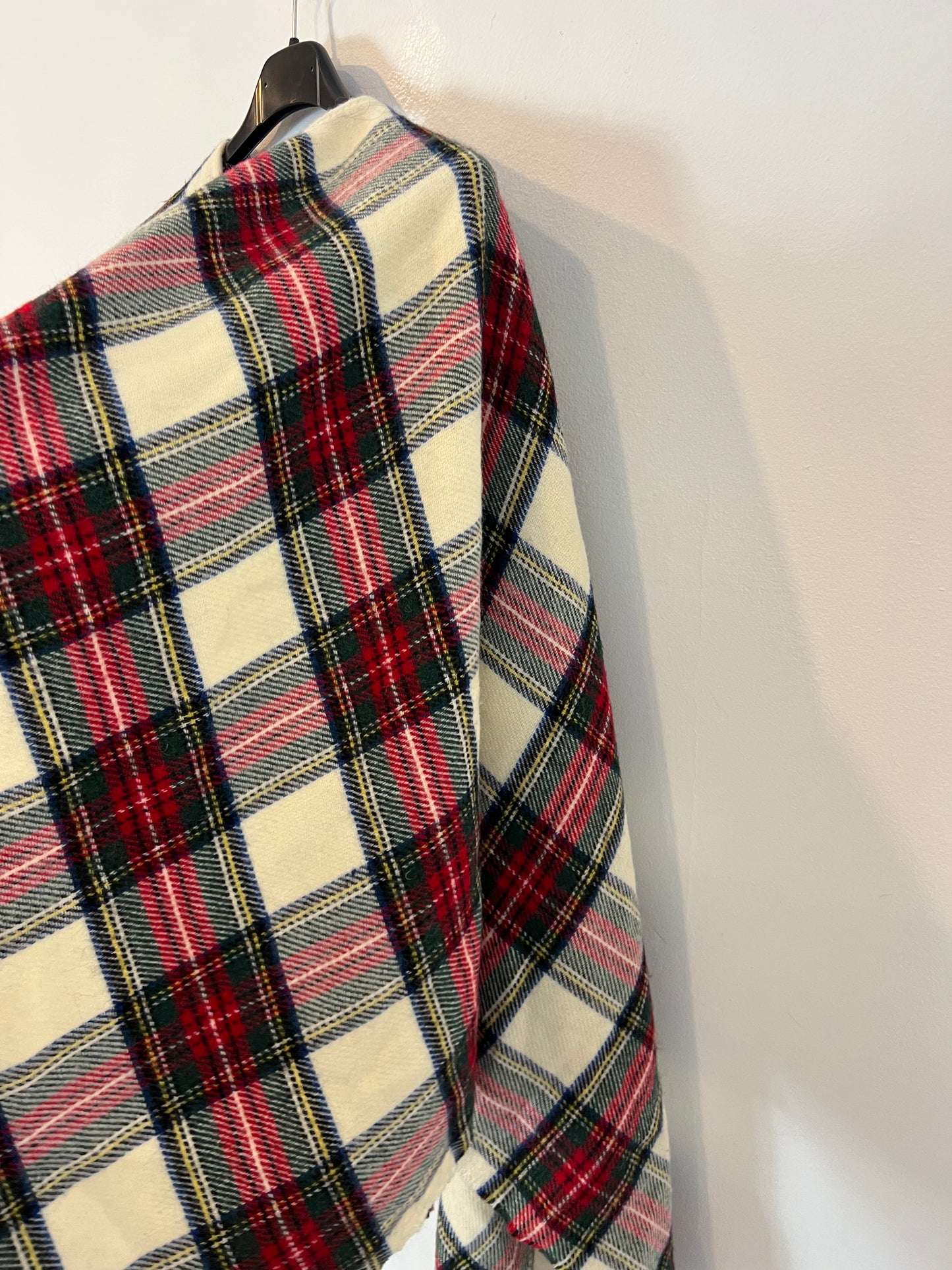 MAJE. Capa cuadros con lana