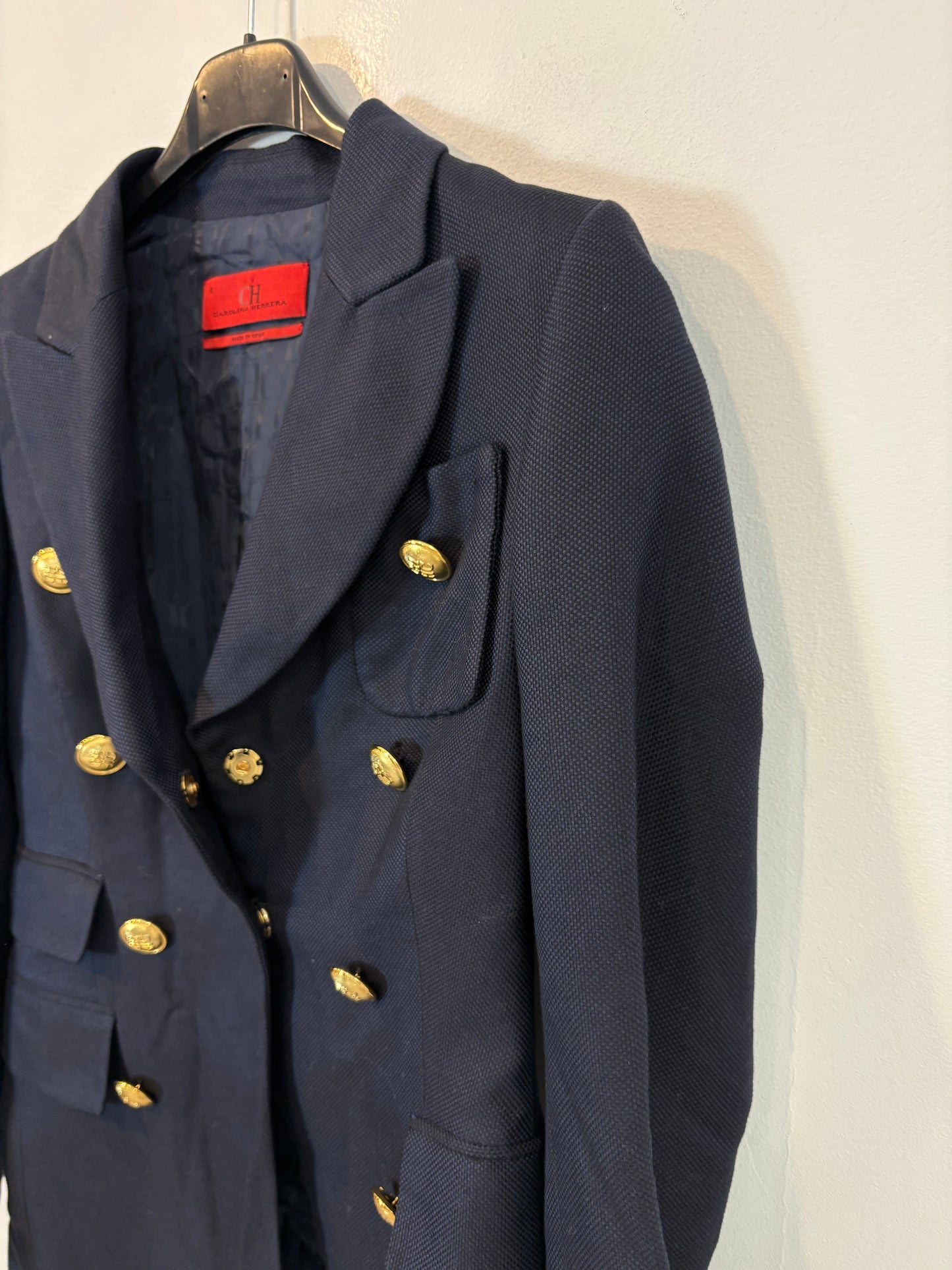 CAROLINA HERRERA. Chaqueta azul botones dorados
