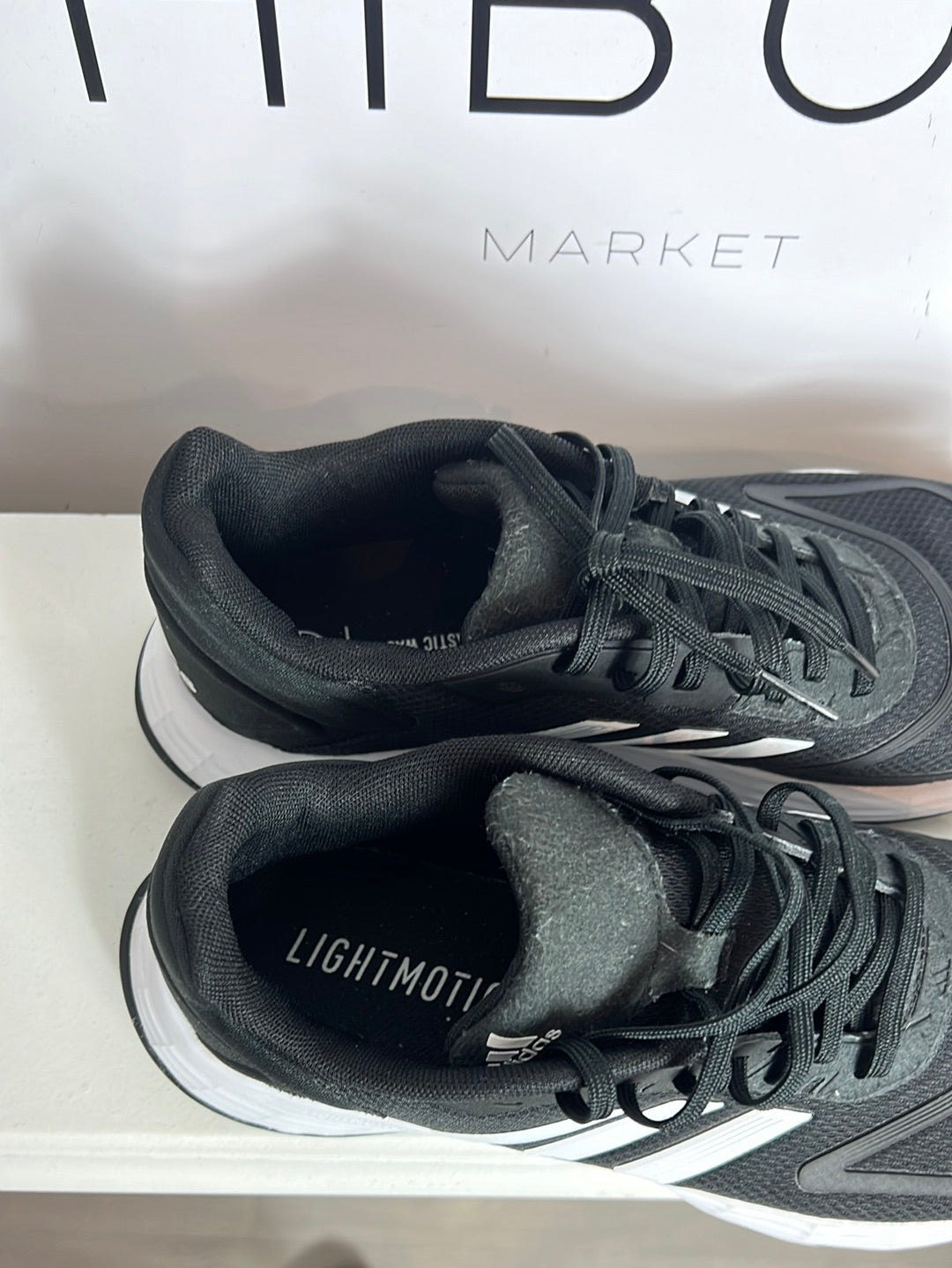 ADIDAS. Zapatilla negra textura. T 38 1/2