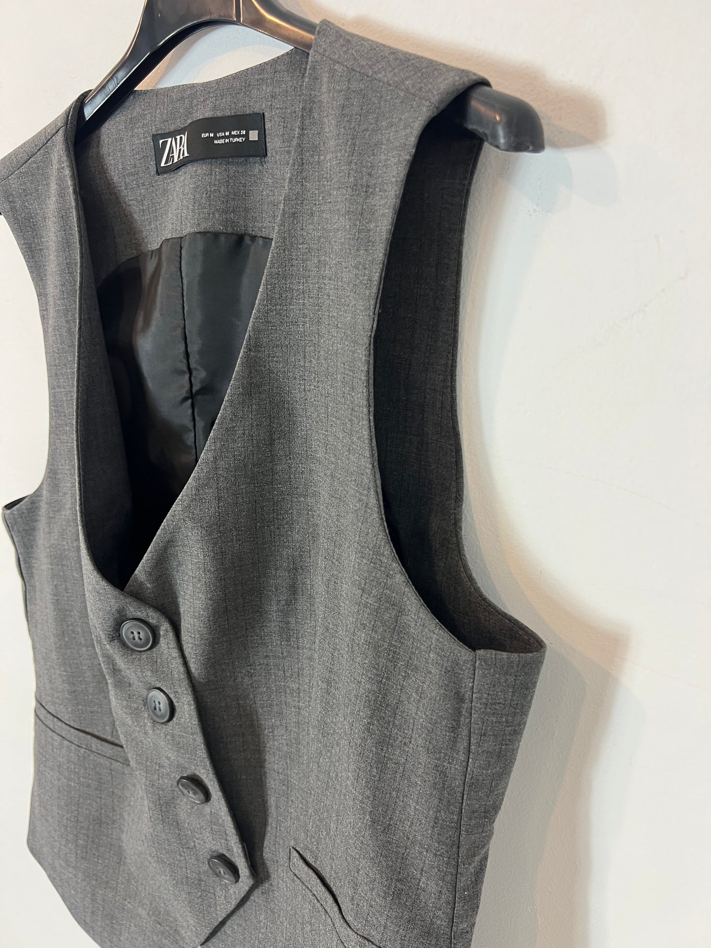 ZARA. Chaleco gris rayas T.m
