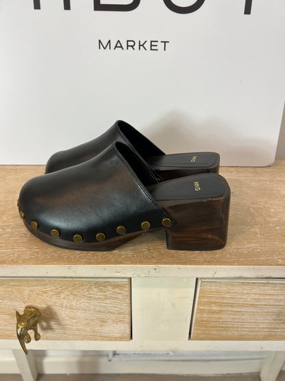 MANGO. Zuecos negro tachuelas. T 37