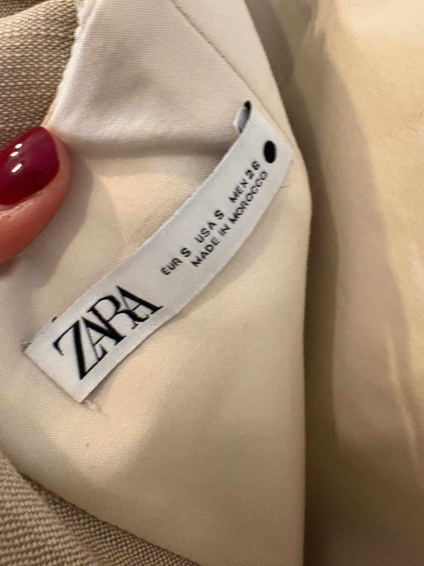 ZARA. Vestido midi beige palabra de honor