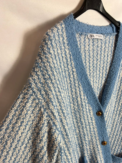 ZARA. Cárdigan bicolor textura botones dorados. T XS-S