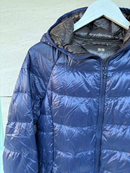 UNIQLO. Ultralight blue down jacket with hood. TM
