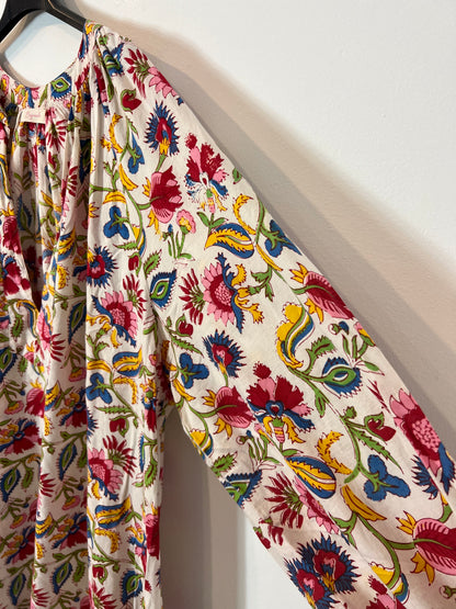 BUGANVILIA. Long white dress with red flowers, size 3XL