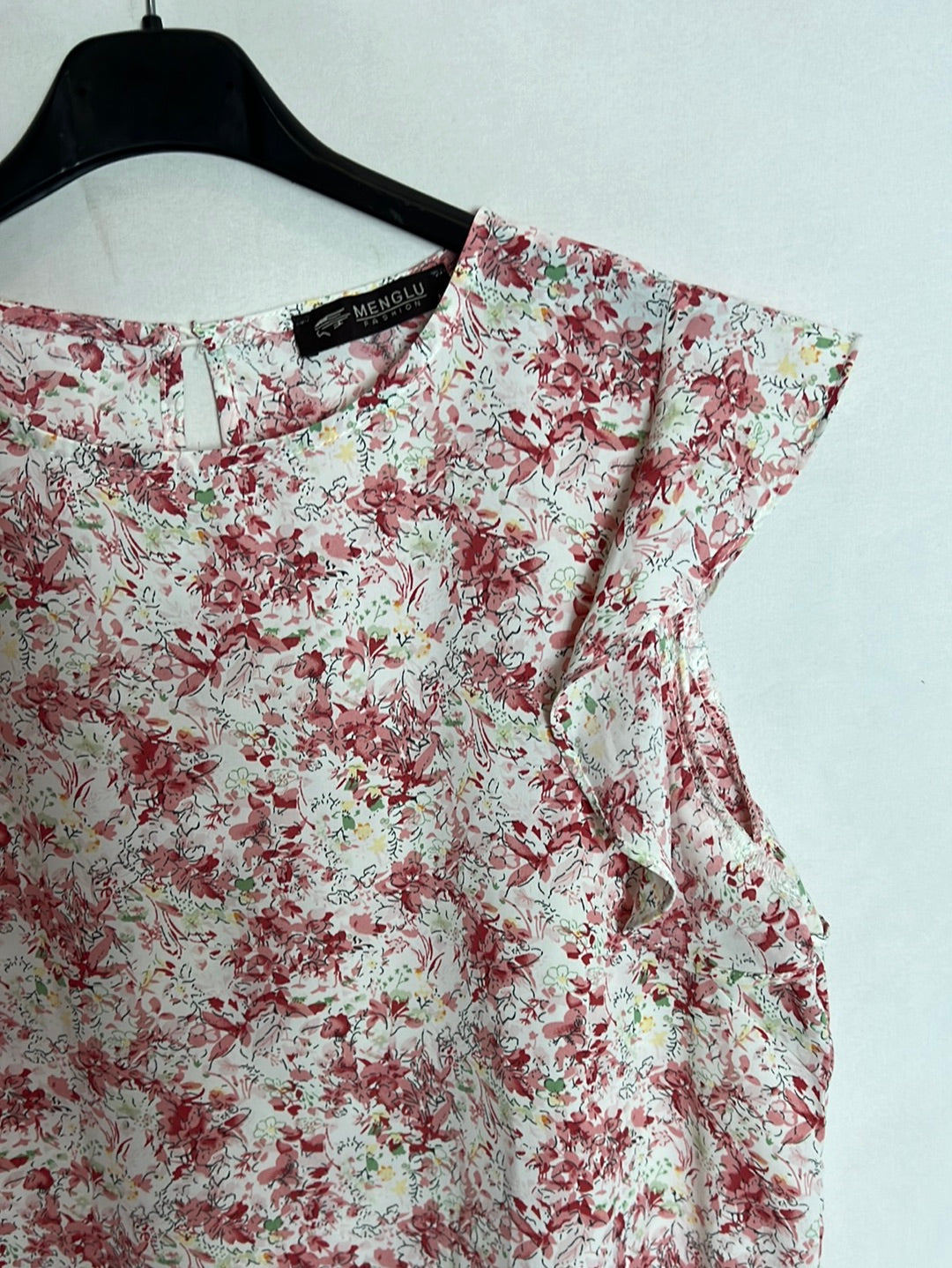 MENGLU. Flowy floral top. TM