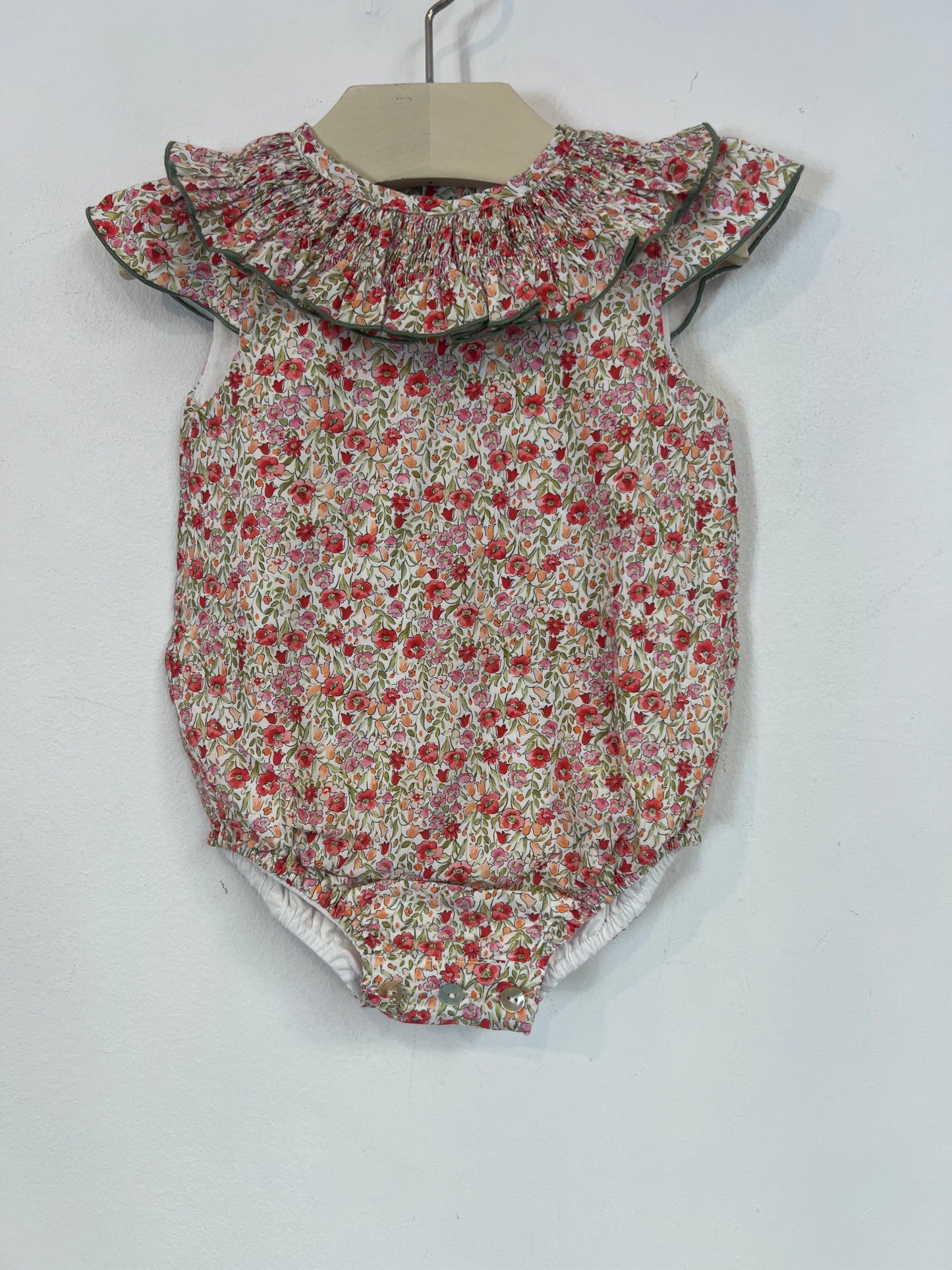CALATEA. Flower-necked romper, 3 months old