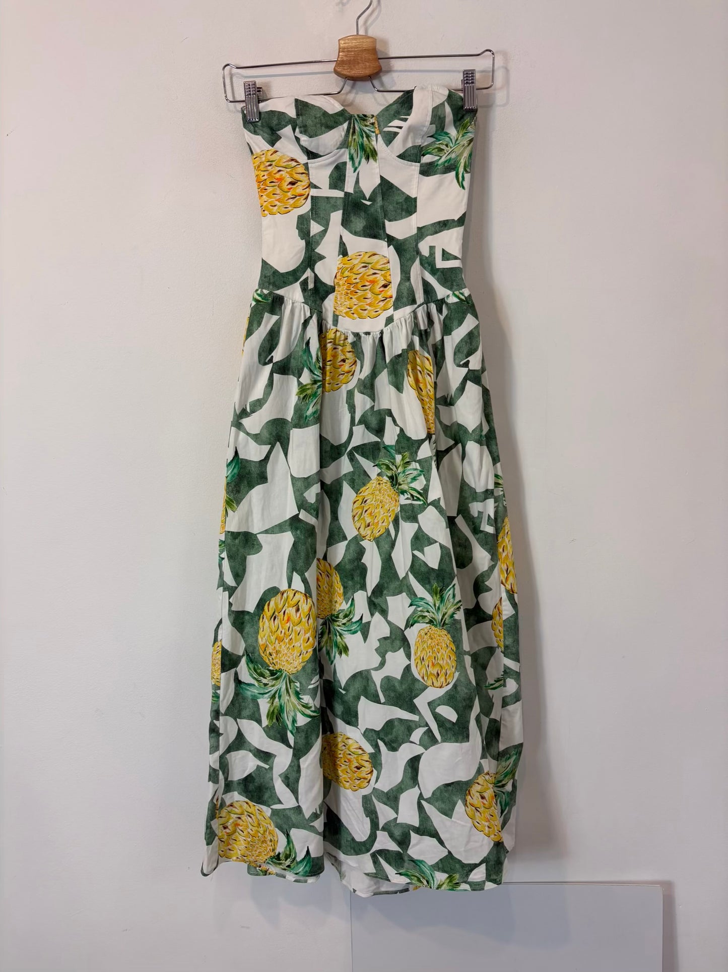 ZARA. Vestido midi palabra de honor estamapdo tropical