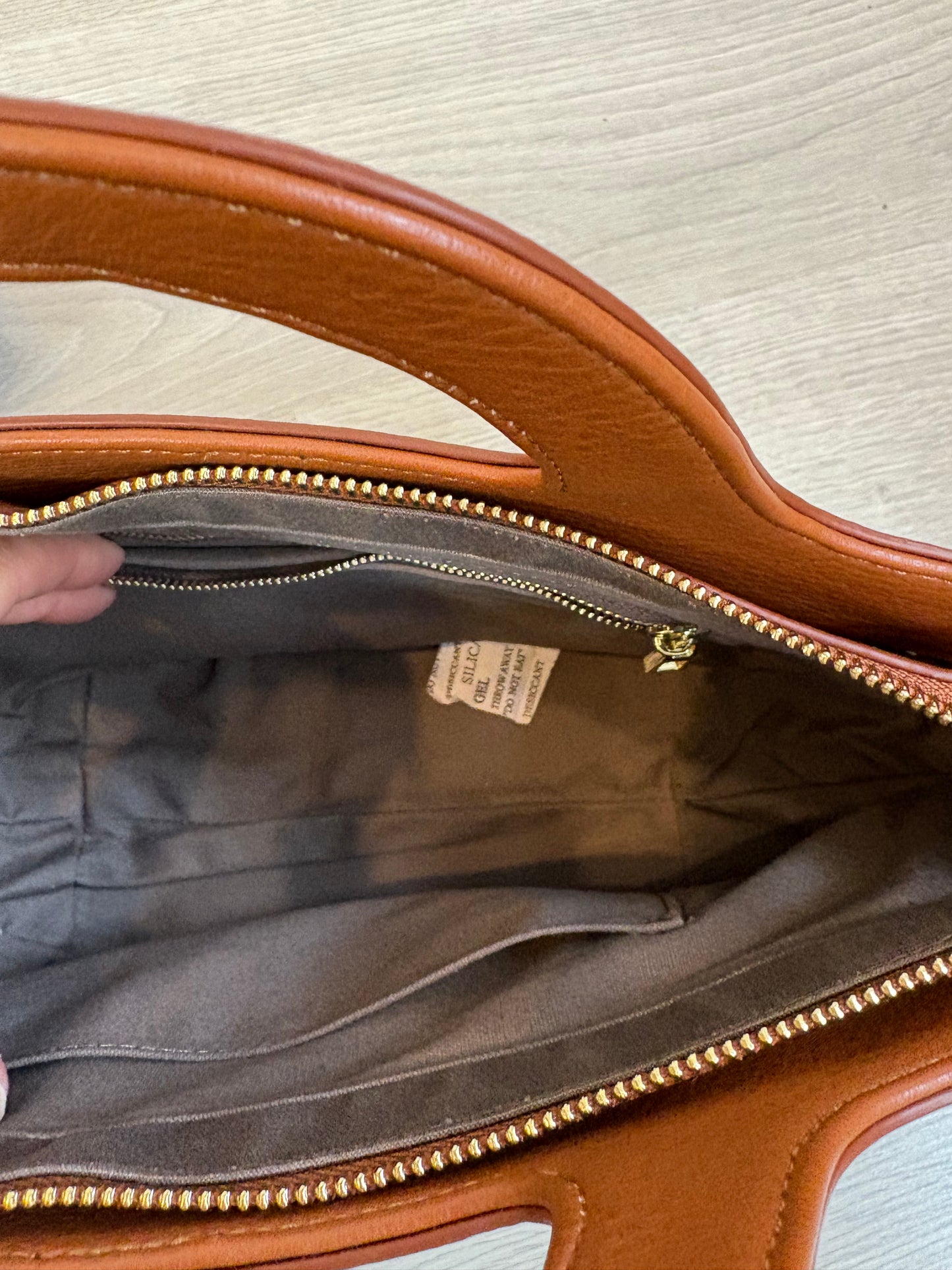 LONBALI. Bolso doble textura