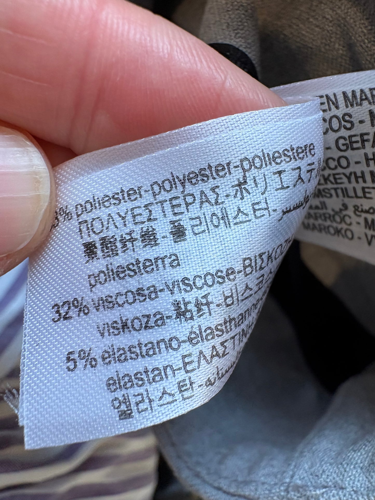ZARA. Bermuda gris pinzas