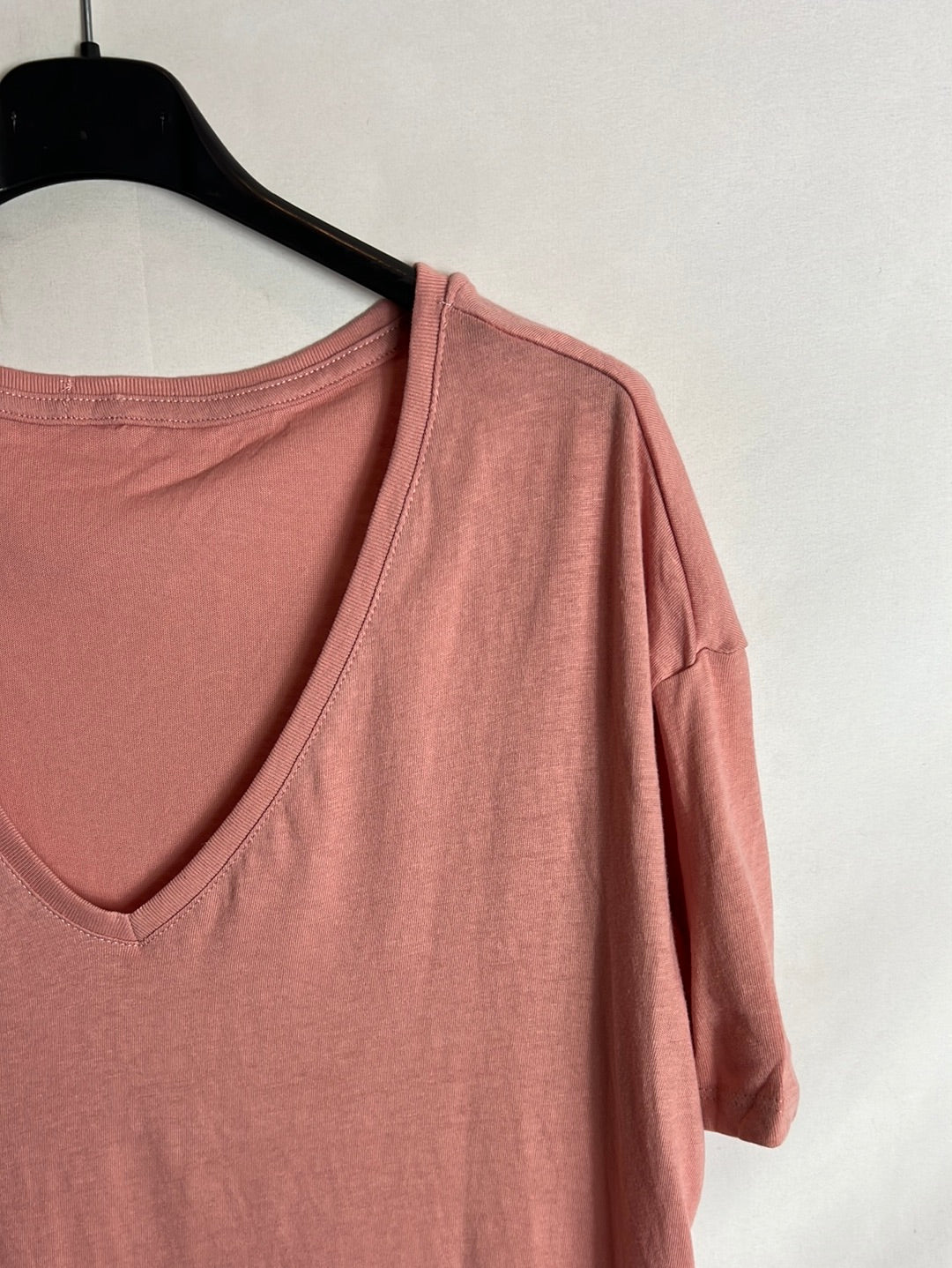 OTHERS. Pink V-neck T-shirt. TM