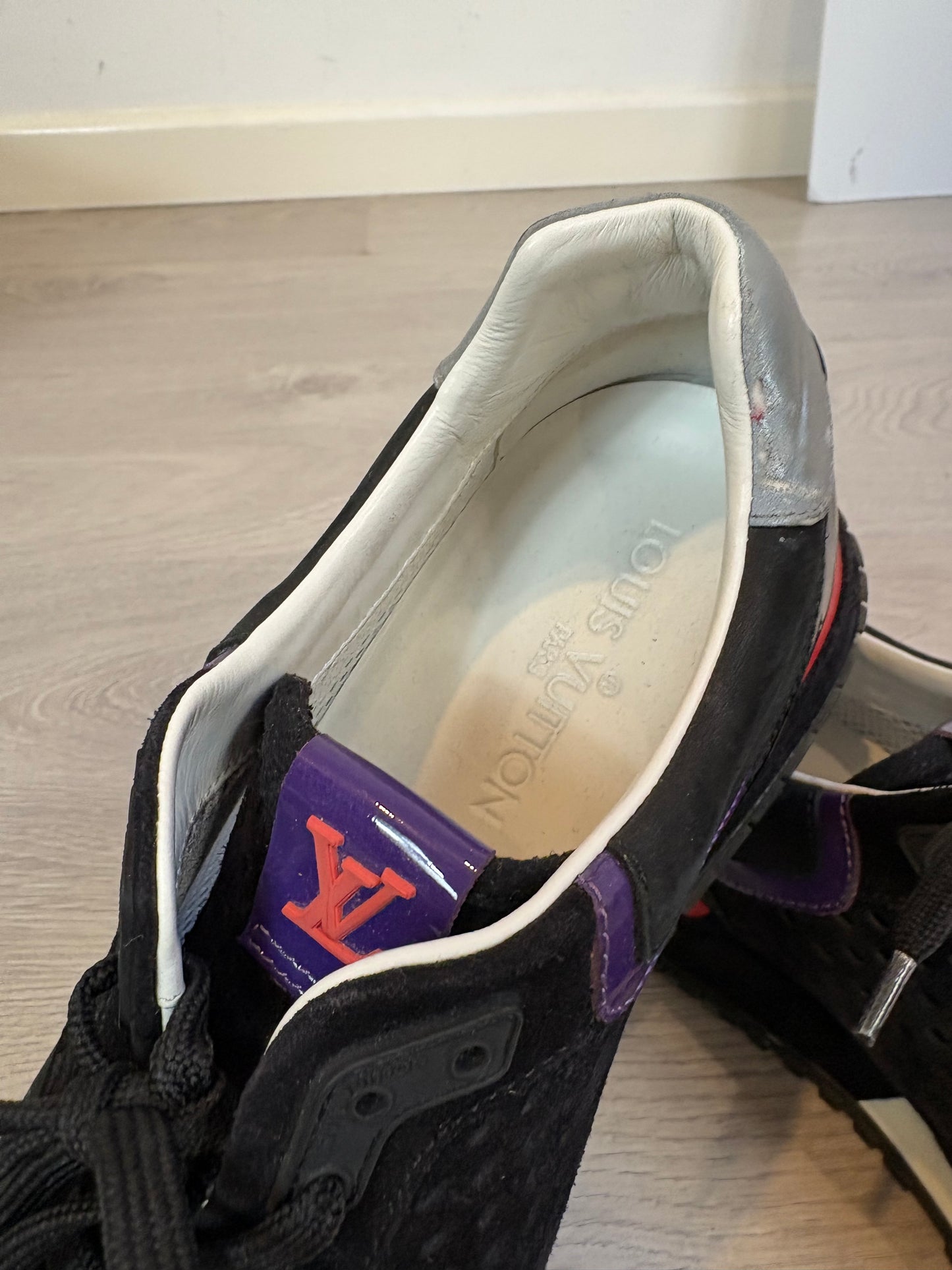 LOUIS VUITTON. Zapatillas piel