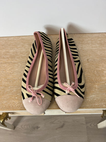 JAIME MASCARÓ. Animal print textured ballerina flat. 38.5