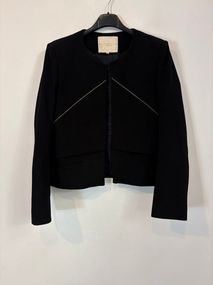MAJE. Chaqueta negra detalle cremallera
