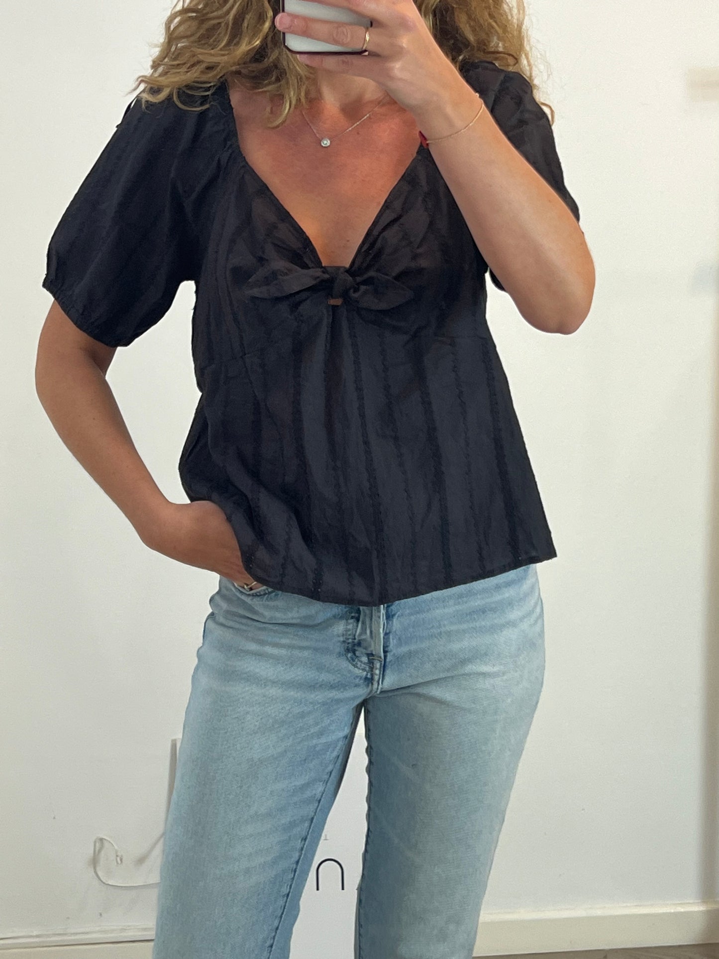 VIOLETA BY MANGO. Black die-cut top TM