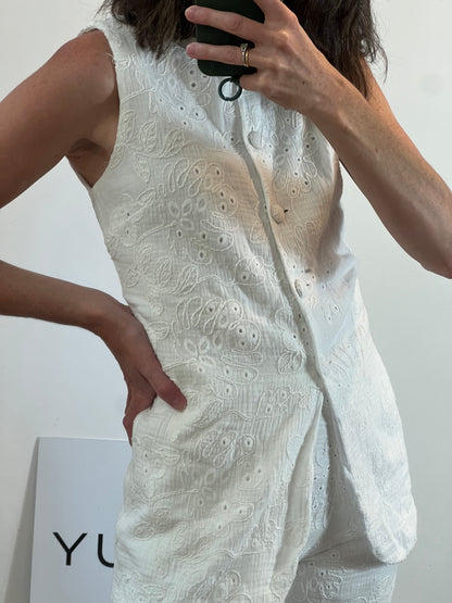 CHIRIBITA. Total look blanco bordado T.s