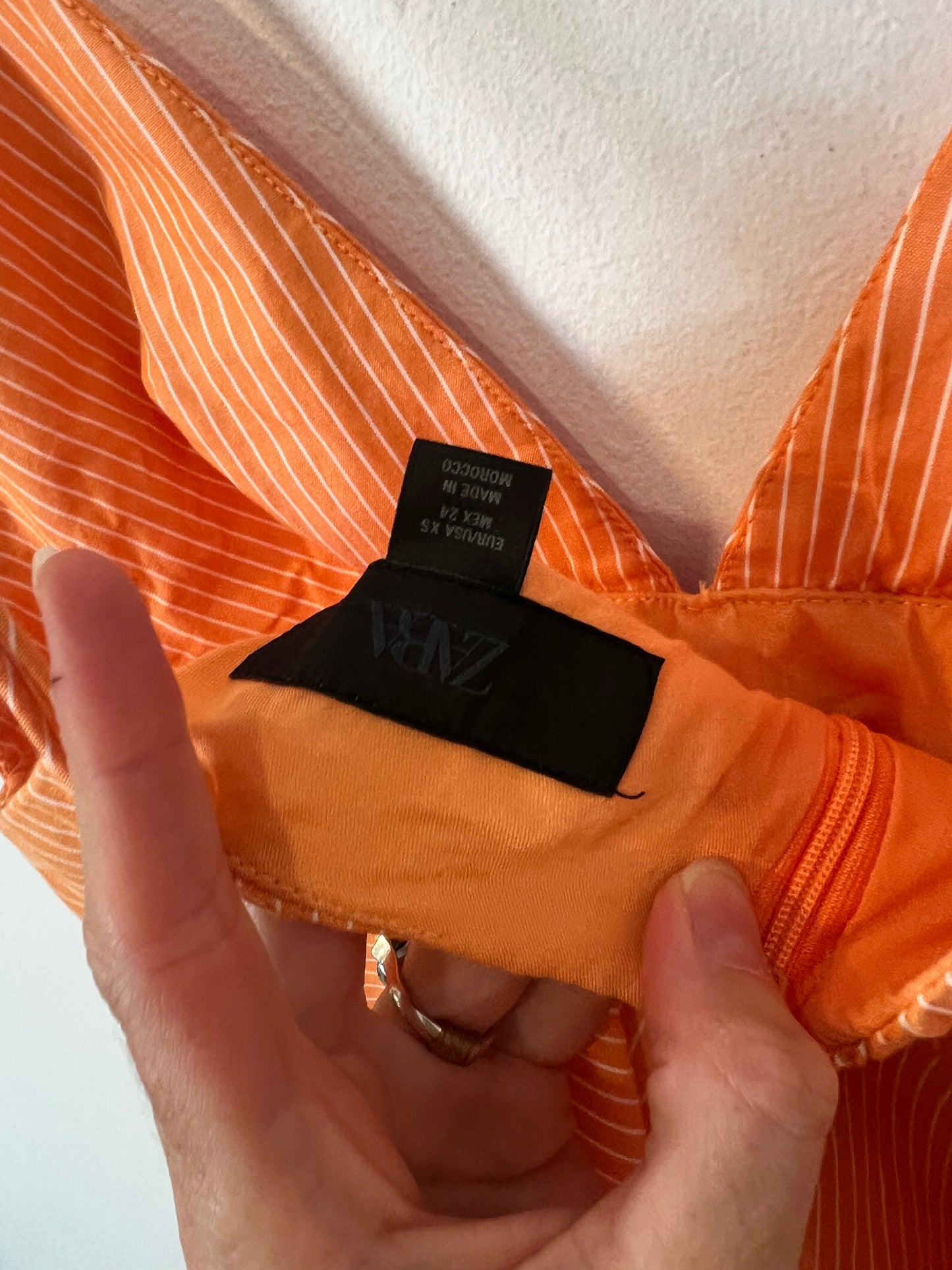 ZARA. Vestido corto naranja rayas
