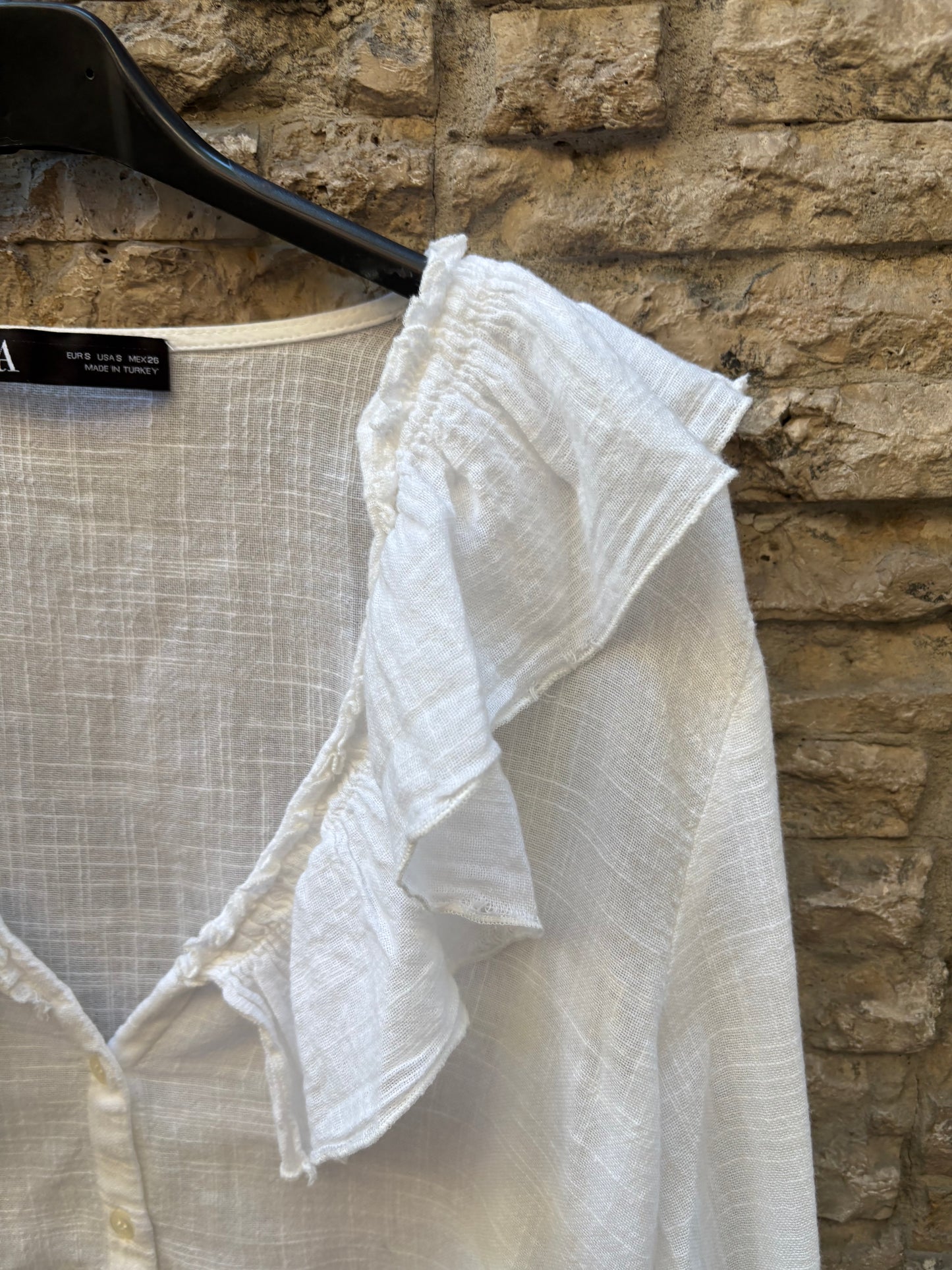 ZARA. Cotton blouse with ruffles. TS