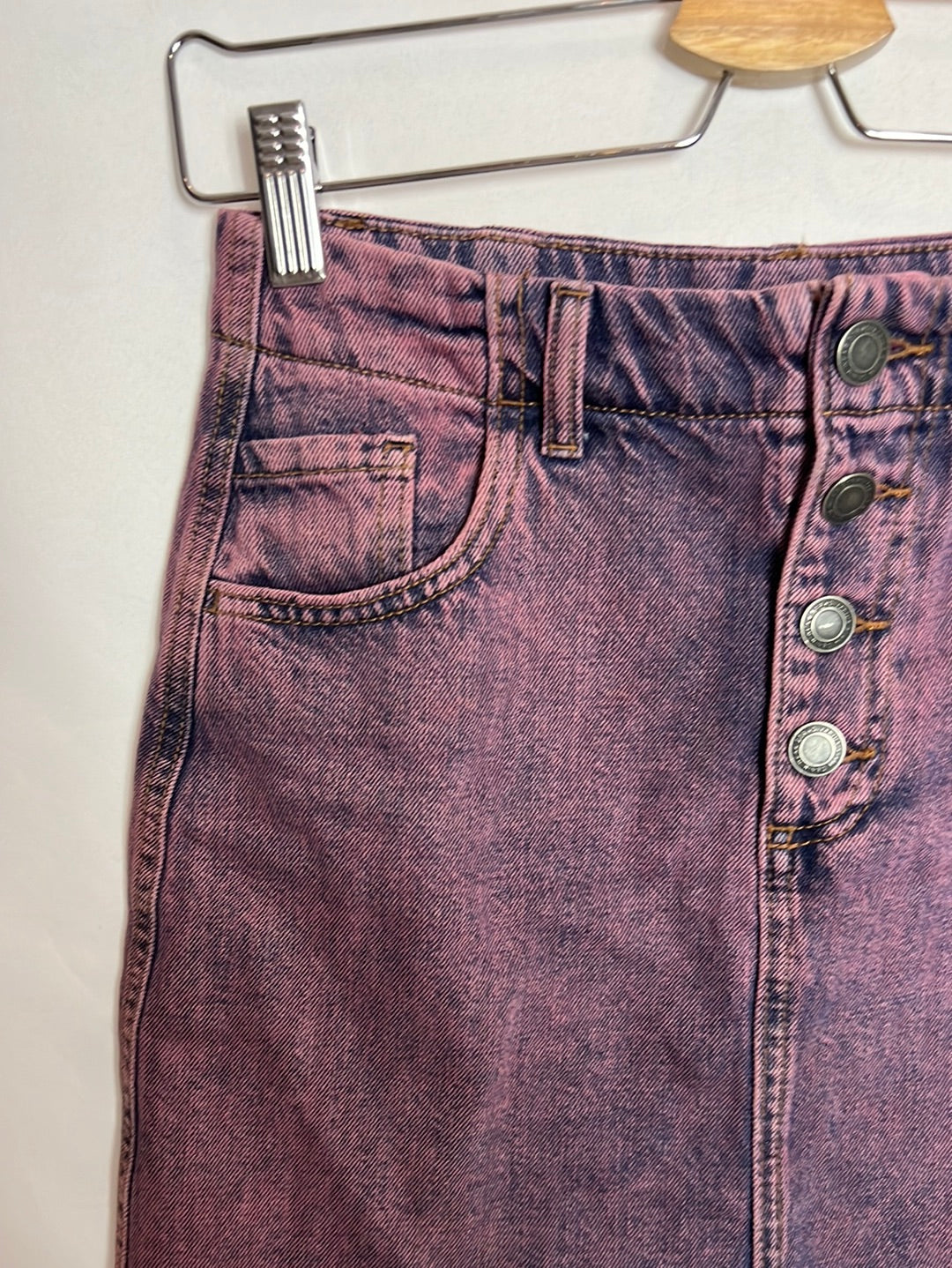 STRADIVARIUS. Falda denim rosa efecto desgastado. T 36