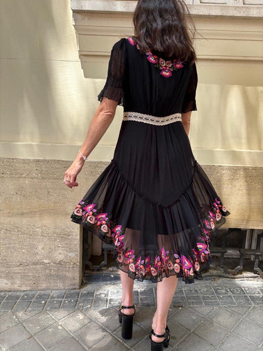 GALLIANO. Vestido de seda bordados y abalorios