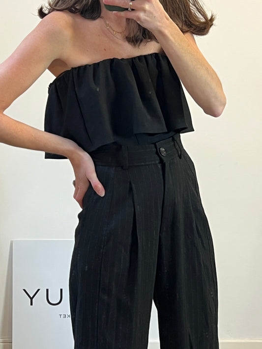 ZARA. Top negro volante