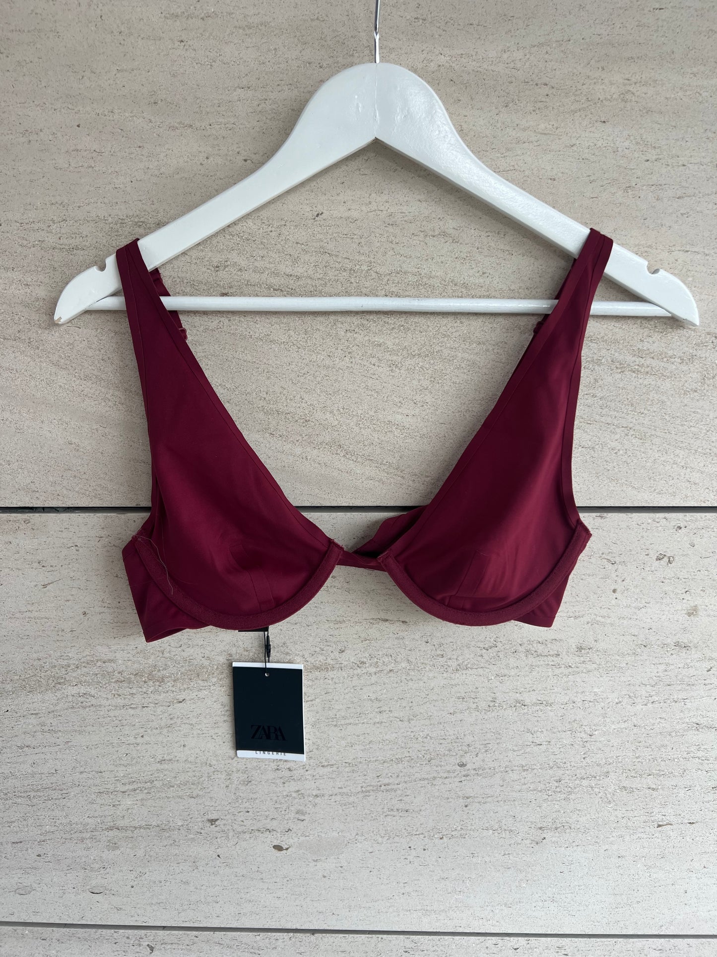 ZARA. Sujetador burdeos textura. T 90B