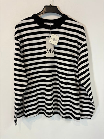 ZARA. Camiseta rayas blancas y negras bolsillo. T XS
