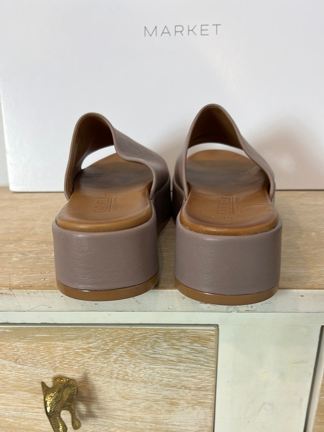 CARMELA. Sandalia plataforma piel. T 40