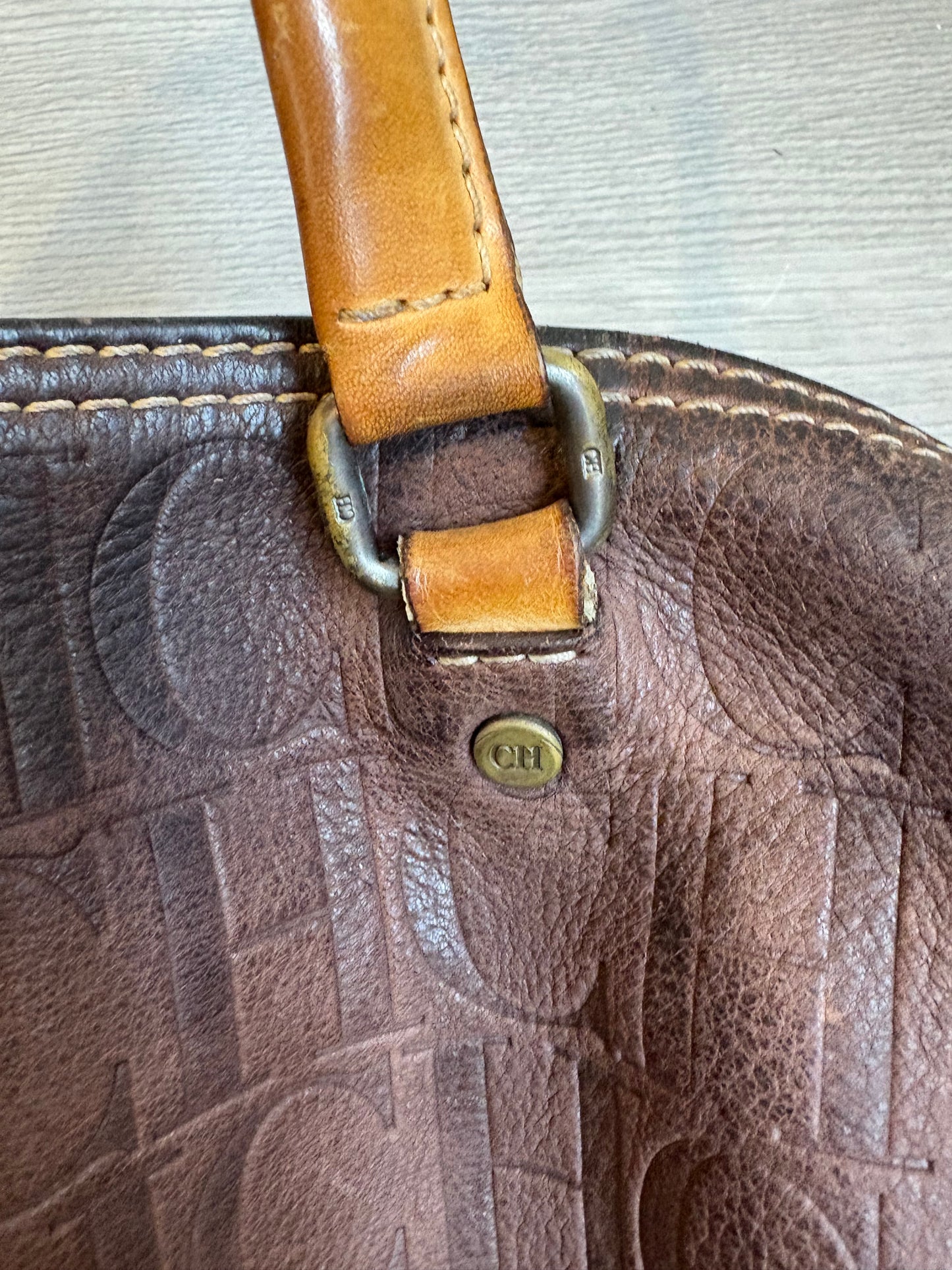 CAROLINA HERRERA. Bolso de mano marrón anagrama