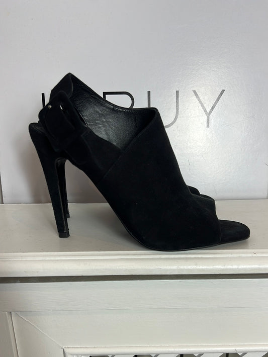 UTERQÜE. Black covered sandals. Size 41