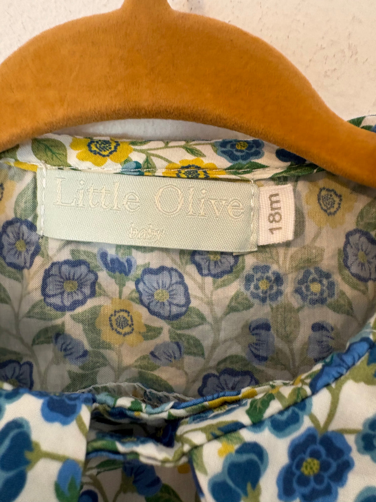 LITTEL OLIVER. Blusa flores doble botonadura. T 18 meses