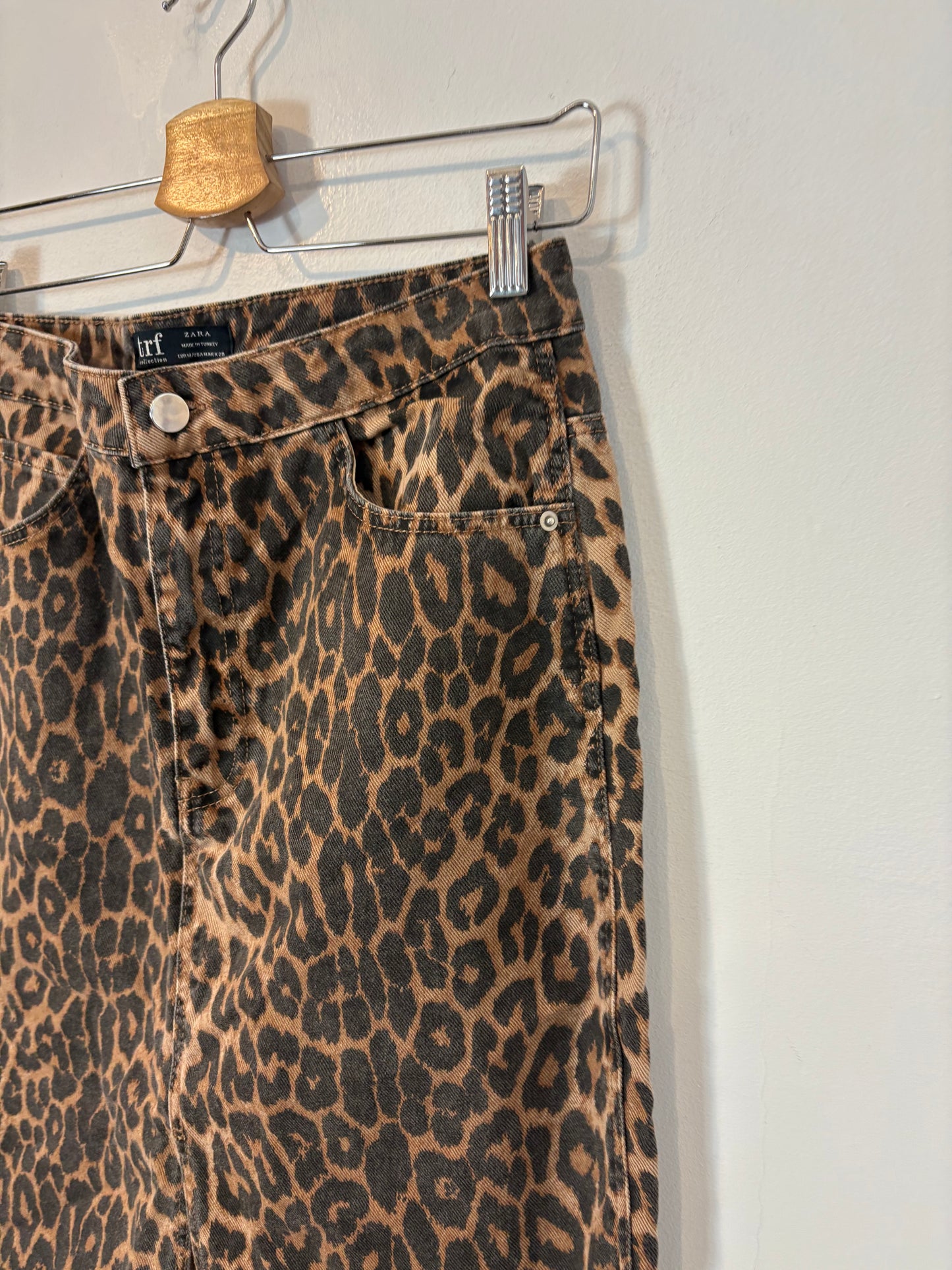 ZARA. Falda denim animal print
