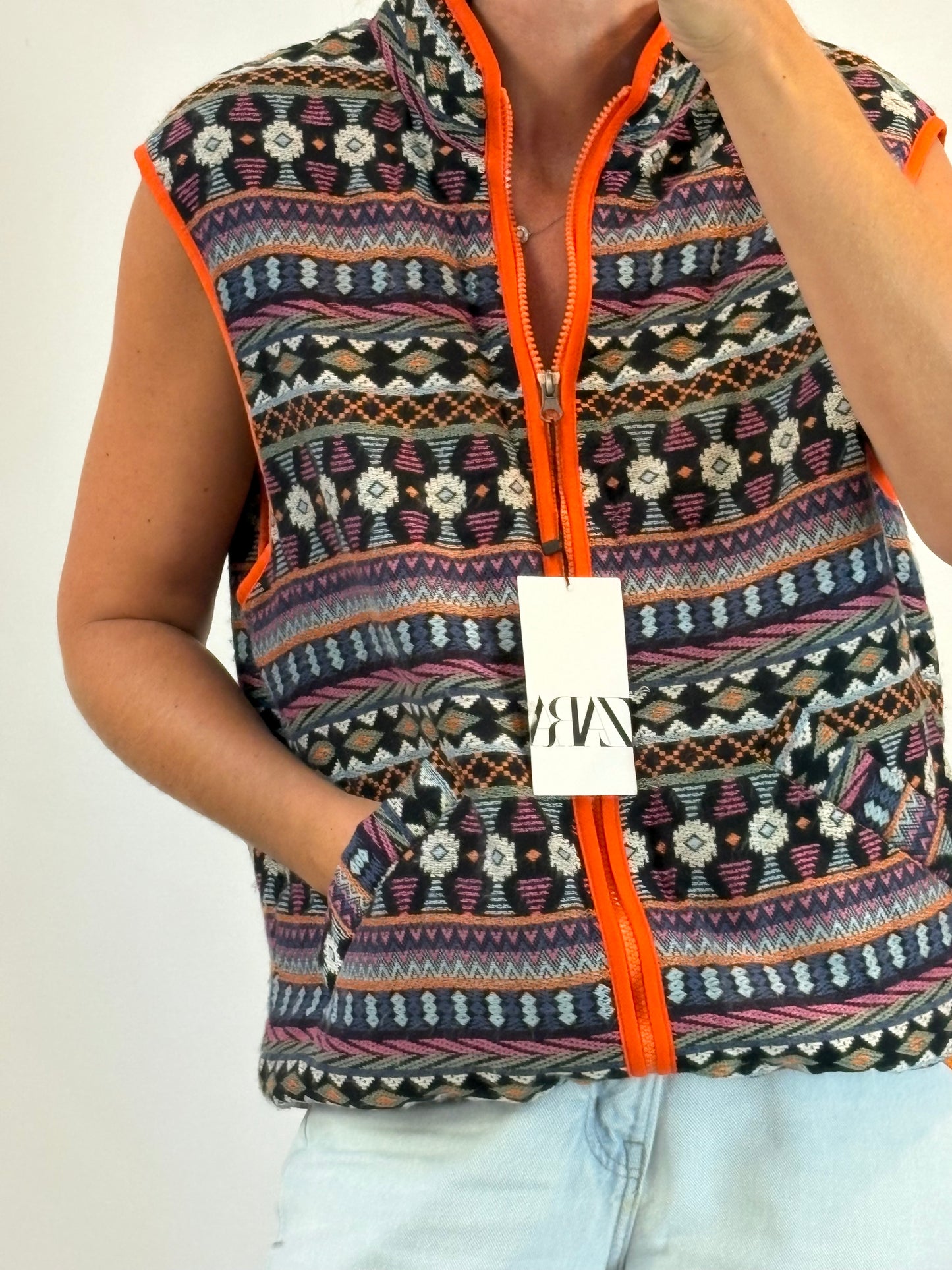 ZARA. Chaleco acolchado estampado. T L