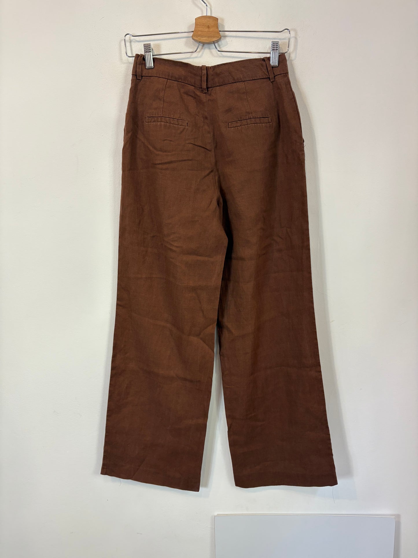 MANGO. Pantalón marrón lino