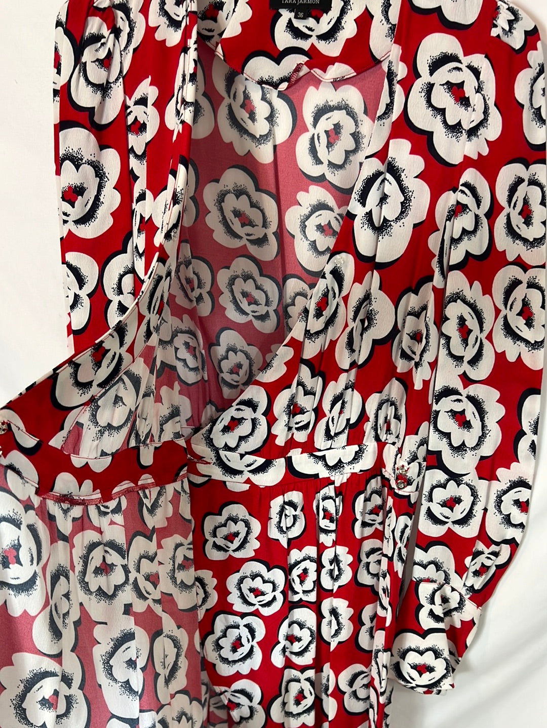 TARA JARMON. Vestido corto rojo flores. T 36