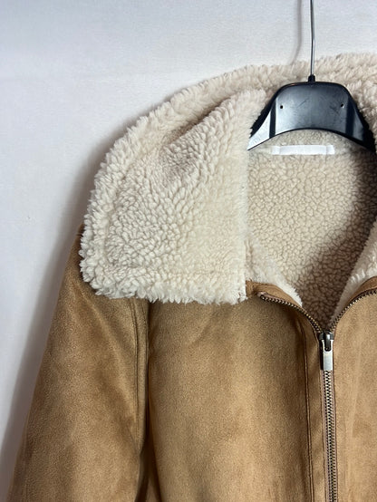 UNIQLO. Abrigo camel borrego T.s