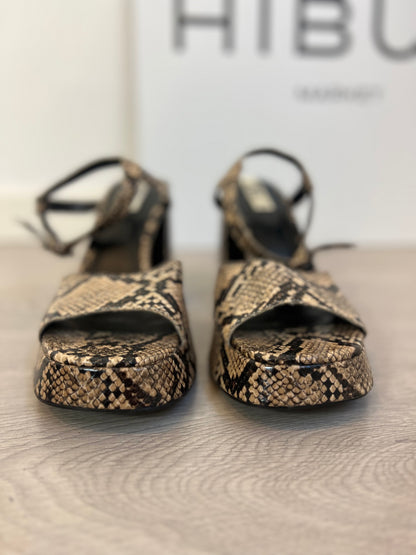 ZARA. Sandalias animal print. T 38
