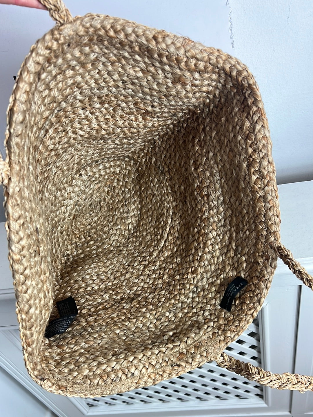 ZARA. Cesta mimbre lentejuelas colores