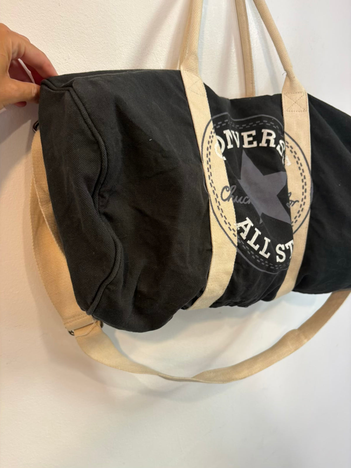 CONVERSE. Bolsa negra de viaje doble asa