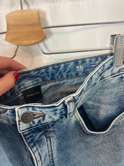 MASSIMO DUTTI. Straight buttoned denim. T 38