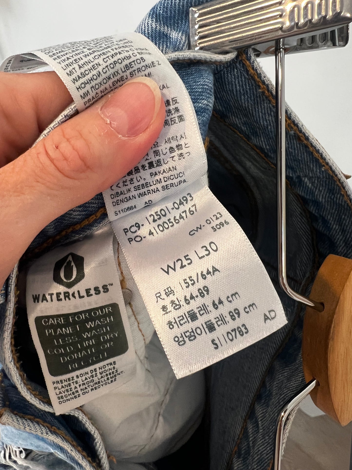 LEVI’S. Denim recto claro rotos