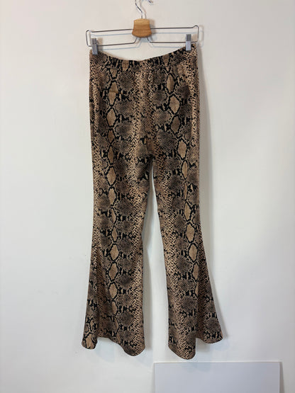 ZARA. Pantalón flare snake print