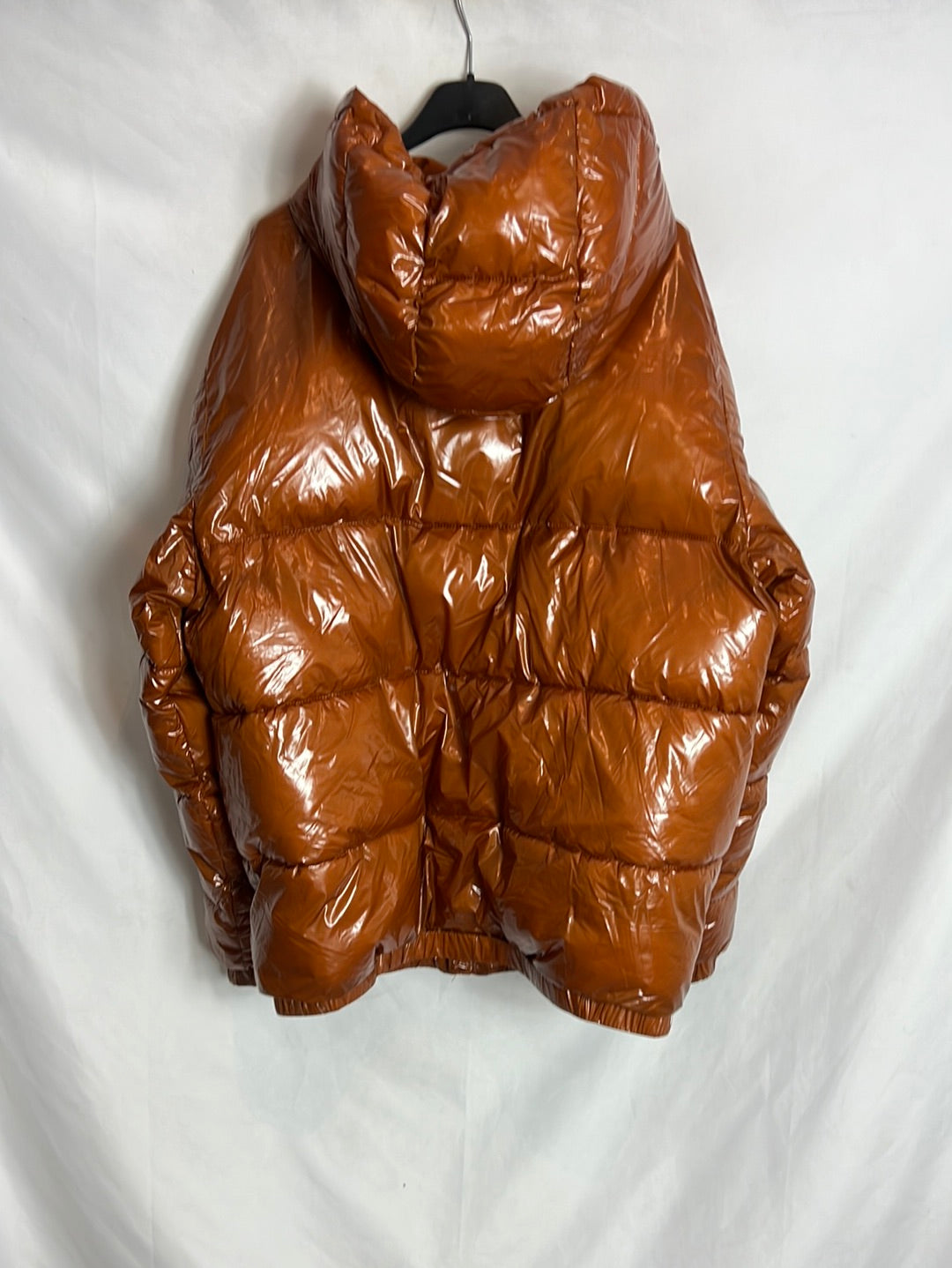 ZARA. Plumas estilo oversized brillo. TM