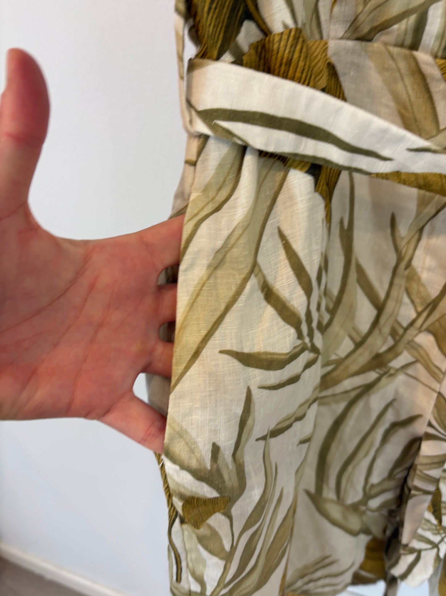 MASSIMO DUTTI. Leaf linen dress. Size 36