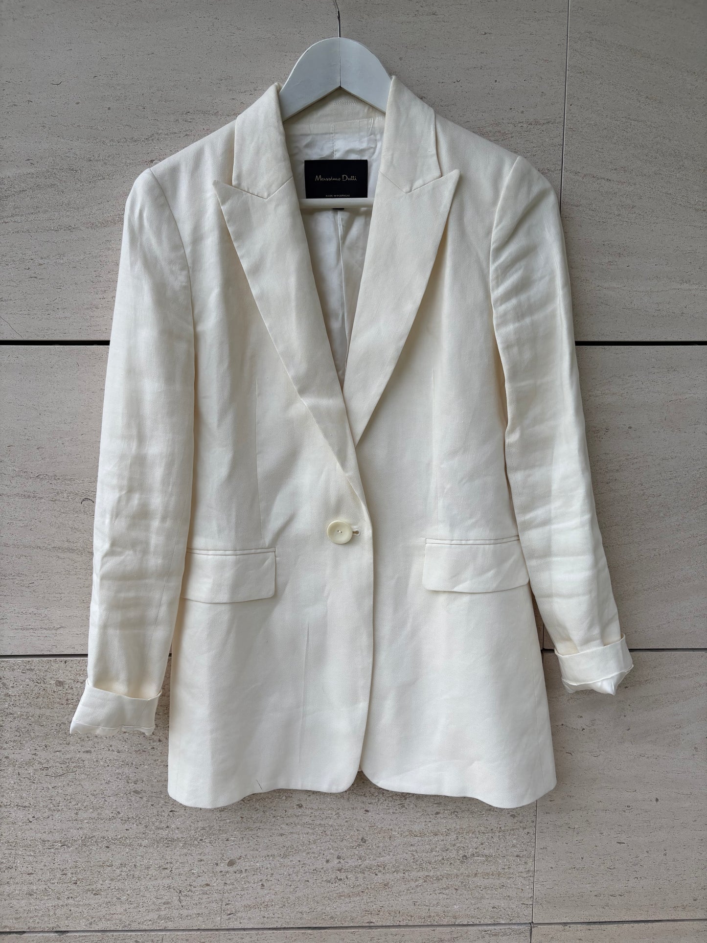 MASSIMO DUTTI. Americana con lino en crudo