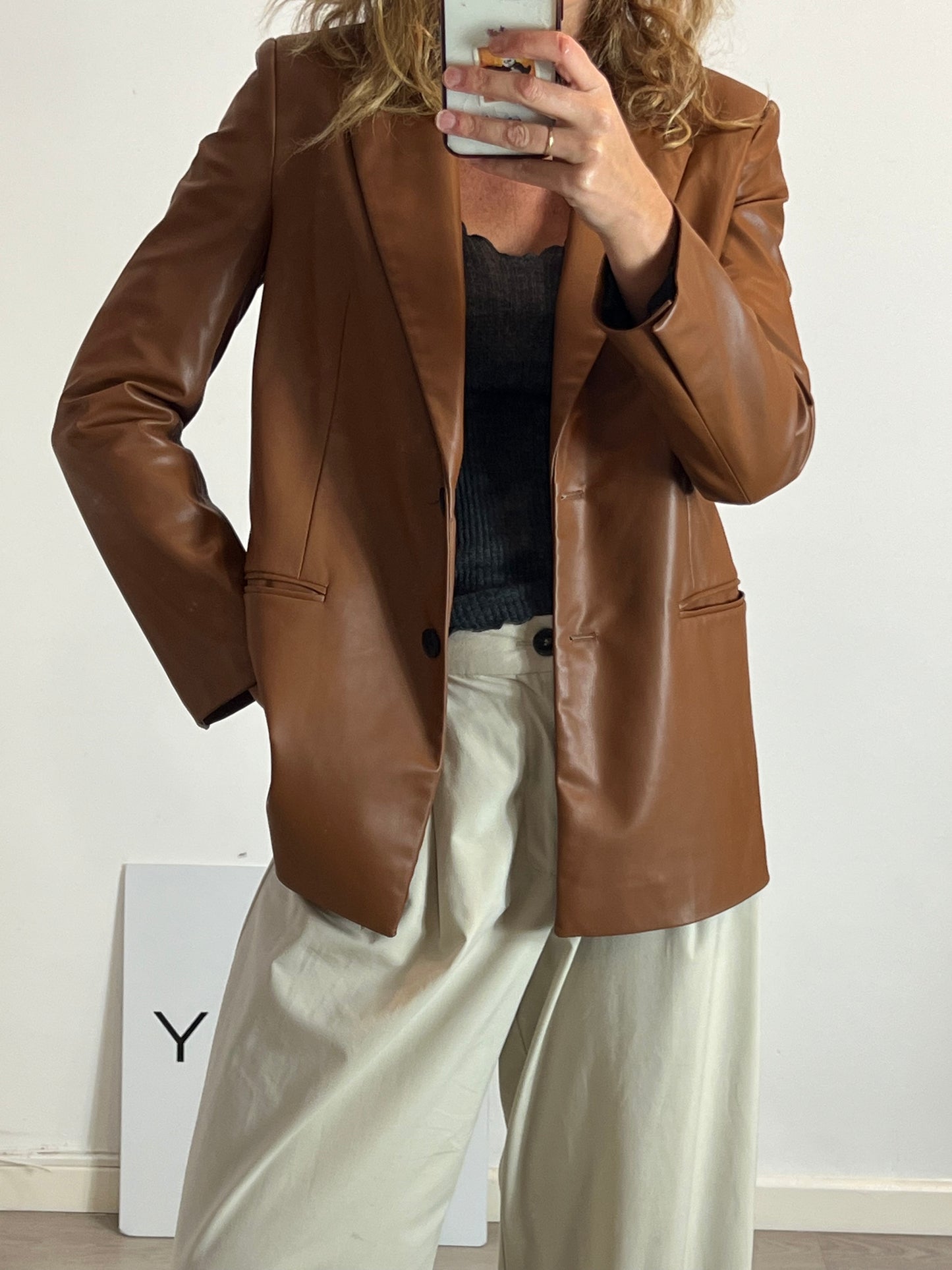 ZARA. Blazer marrón efecto piel . T S